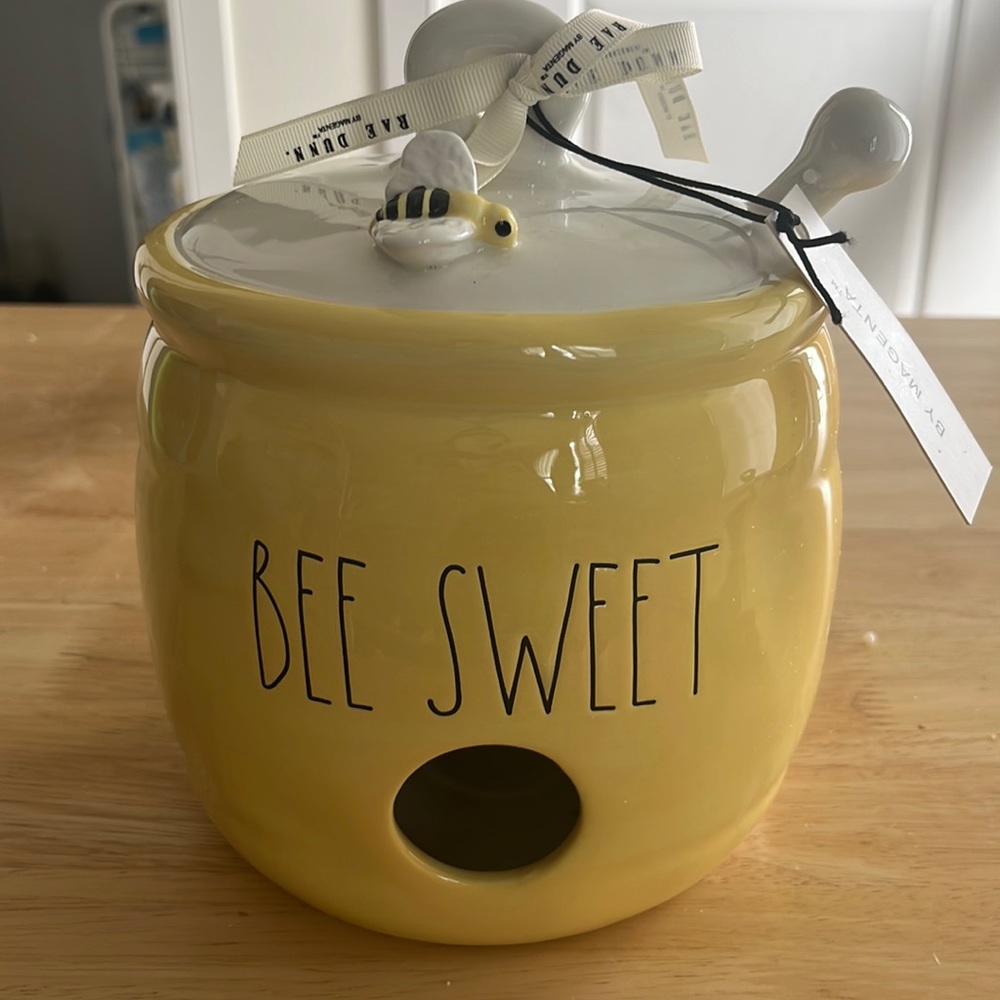 NEW- Rae Dunn "Bee Sweet" honeypot birdhouse. Perfect Easter Gift! 8 x7"